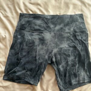 Lulu Lemon Women's Gray Tie-Dye Shorts